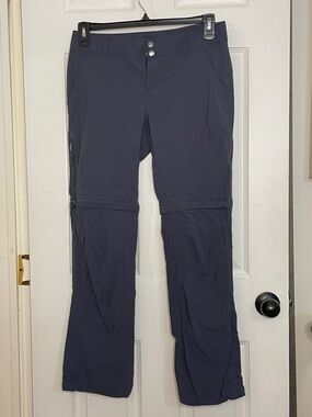 Columbia Women’s Convertible Straight Leg Pants in Navy. Size 8P